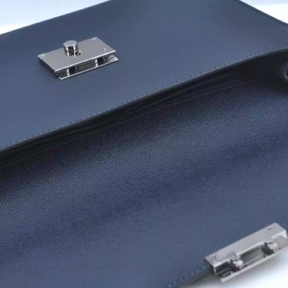 EUC [DOLCE & GABBANA] RARE Lock & Key Navy Clutch w/ Key, Dust Bag & Auth Card - Picture 3 of 16